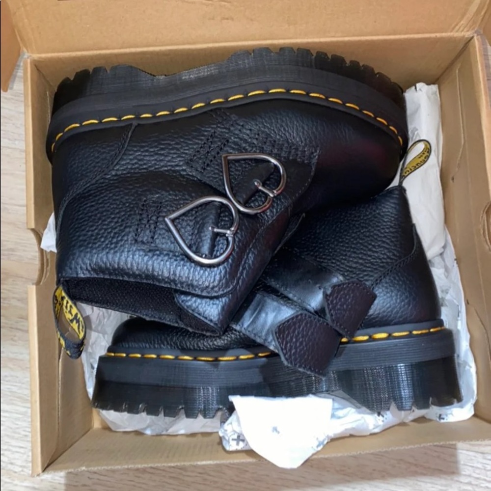 New with tags doc martens Devon heart boots